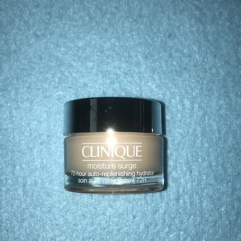 CLINIQUE NEW in box post-sun perfection beauty kit 🎉🎉Host Pick🎉🎉 X2
